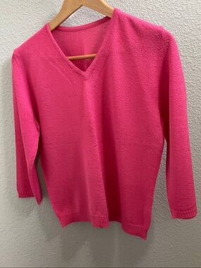 Women's V-Neck Lightweight Pink Sweater